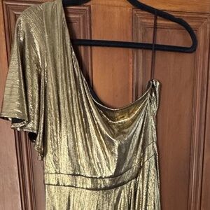 Stunning, Grammy, worthy new with tags, high slit, fully lined gold knockout!